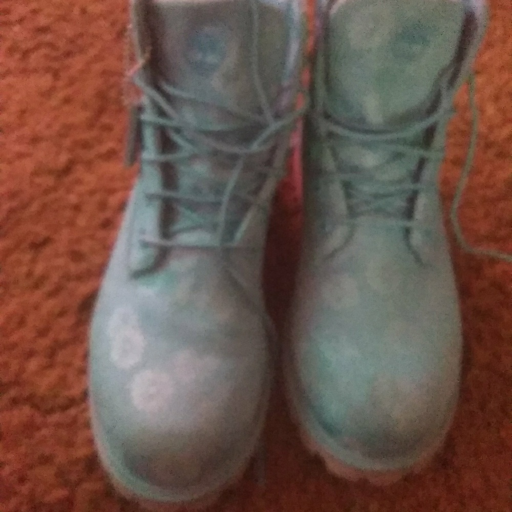 Shoes - Picture 6 of 8